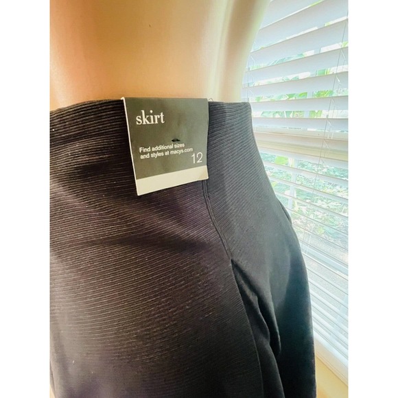 Alfani Woman Sz 12 Black Pleated A Line Short Skirt Side Zip Up Closure NWT - Picture 10 of 15